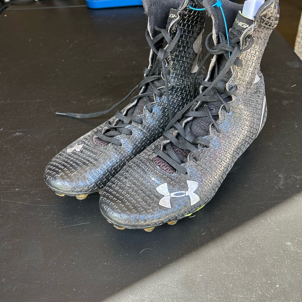 Under Armour Black highlight cleats